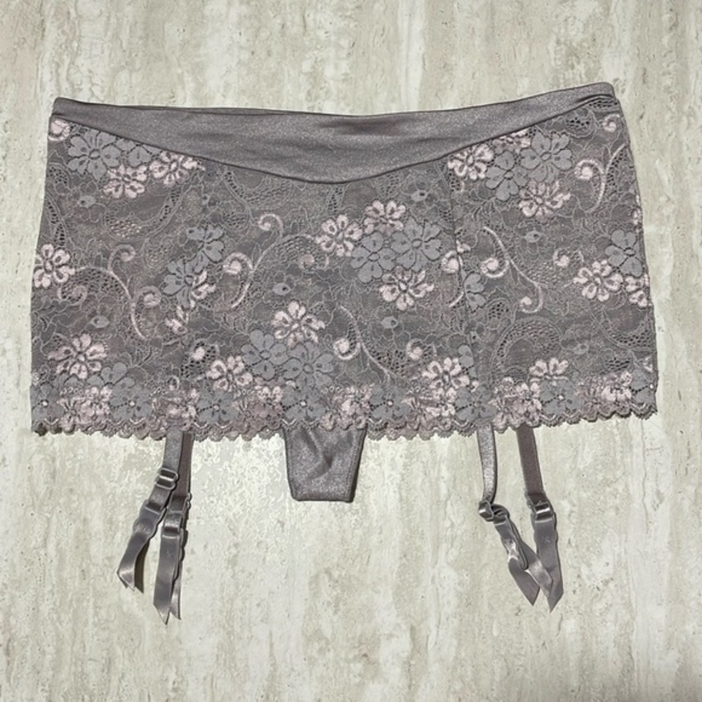 NWT Victoria’s Secret Angels Thong + Garter Belt *S